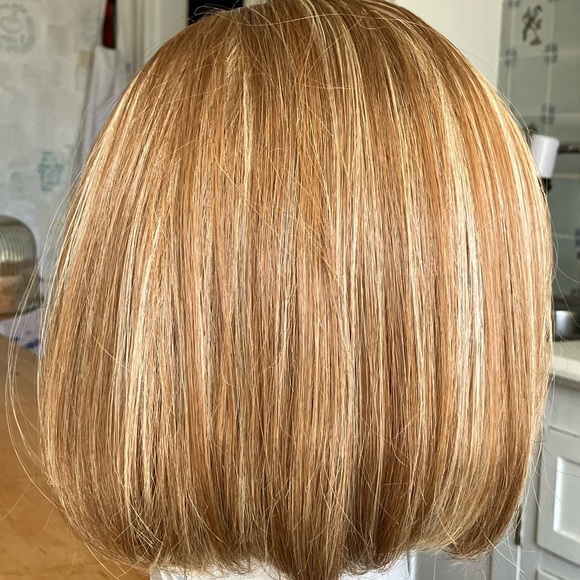 High Heat synthetic two tone Bob wig, 13 inch, New - Picture 2 of 3